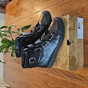 Born Sophia high top shoes